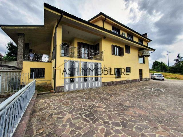 Case e ville in vendita di 500 m² in Via Vercelli, 20