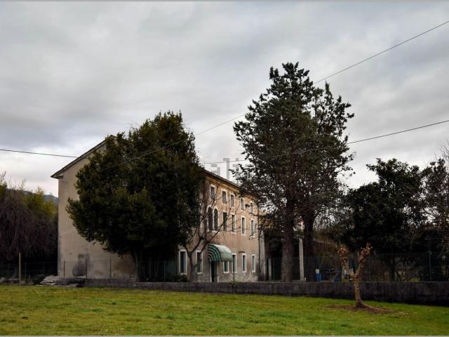 Case e ville in vendita di 500 m² in Via Vittorio Veneto, 7