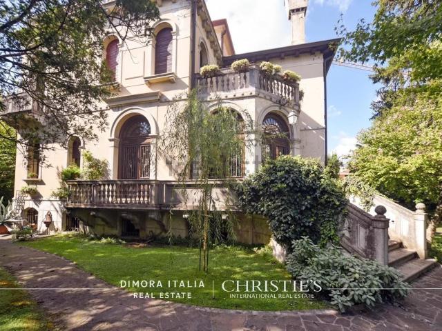 Case e ville in vendita di 500 m² in Viale Fratelli Cairoli