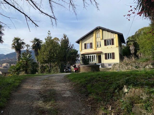 Case e ville in vendita di 500 m² in Viale Giacomo Borneto, 2