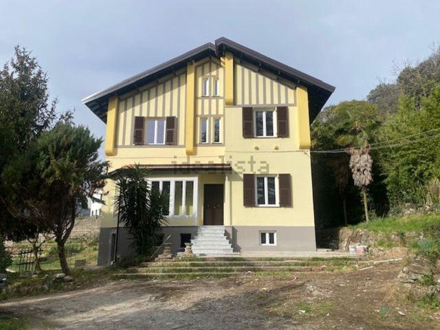 Case e ville in vendita di 500 m² in Viale Giacomo Borneto, 5