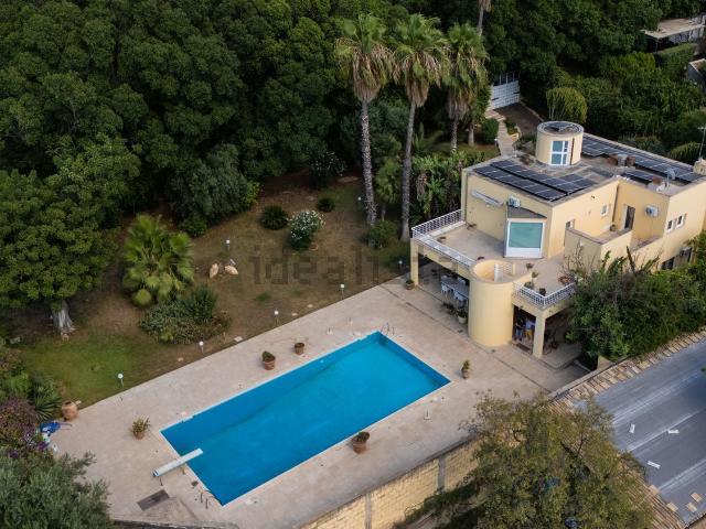 Case e ville in vendita di 500 m² in Viale Margherita di Savoia