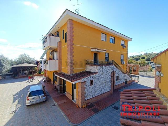 Case e ville in vendita di 500 m² in Viale Stefano Candura, 95