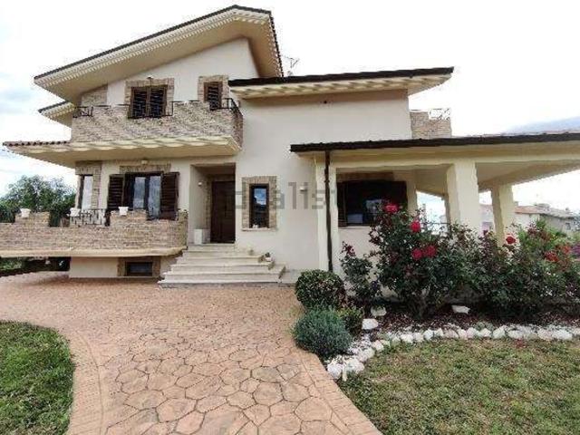 Case e ville in vendita di 500 m² in Contrada da Piano Croce