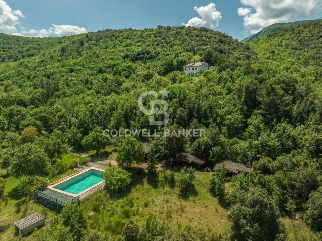 Case e ville in vendita di 500 m² in Frazione Vallocchia