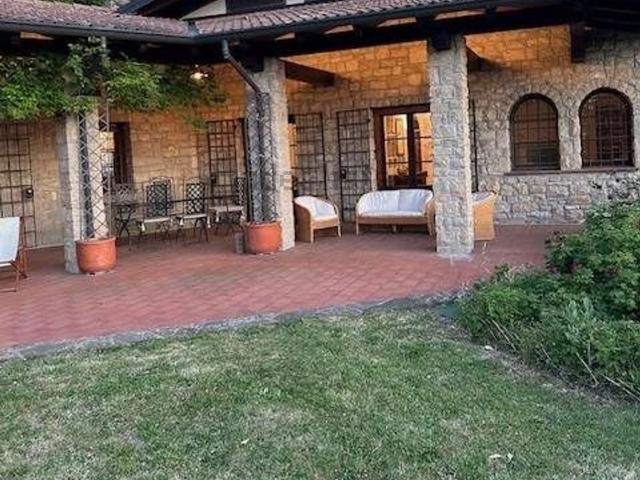 Case e ville in vendita di 500 m² in Località Monte