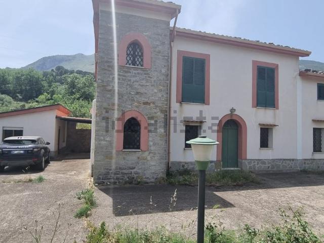 Case e ville in vendita di 500 m² in Strada Provinciale 9
