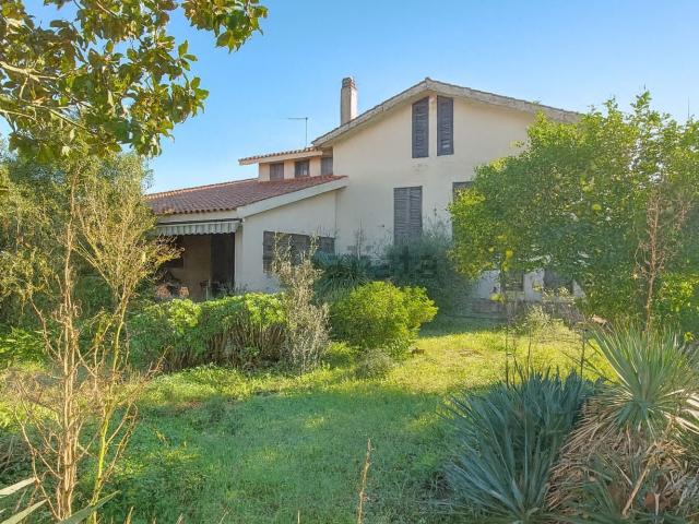 Case e ville in vendita di 501 m² in Via Giosuè Carducci, 1