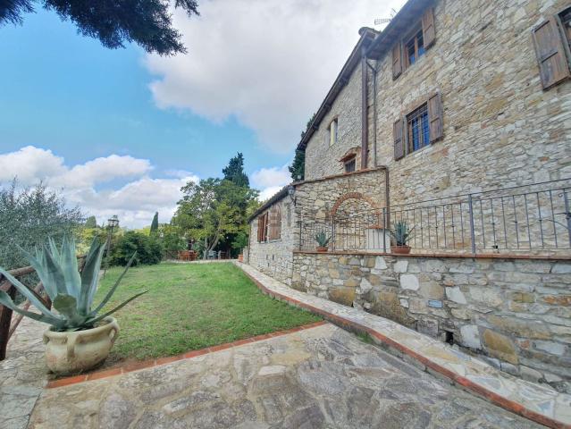 Case e ville in vendita di 501 m² in Via di San Romolo, 109