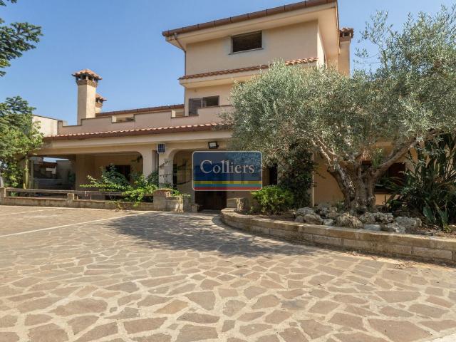 Case e ville in vendita di 502 m² in Via Padova
