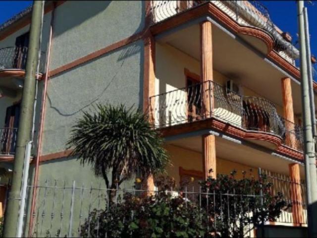 Case e ville in vendita di 503 m² in Via Marche