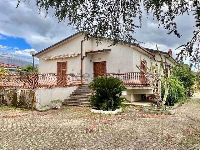 Case e ville in vendita di 505 m² in Via Schiavello, 12