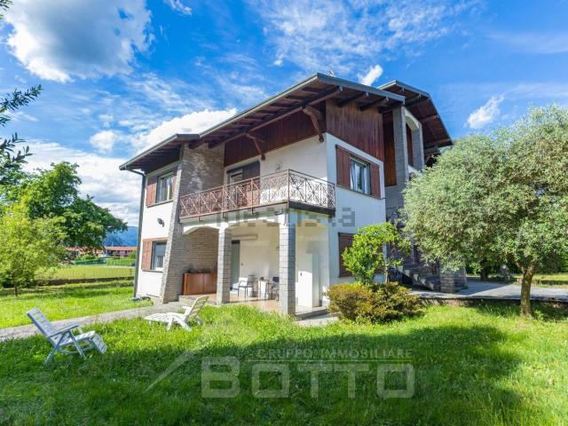 Case e ville in vendita di 506 m² in Via P. Togliatti, 13