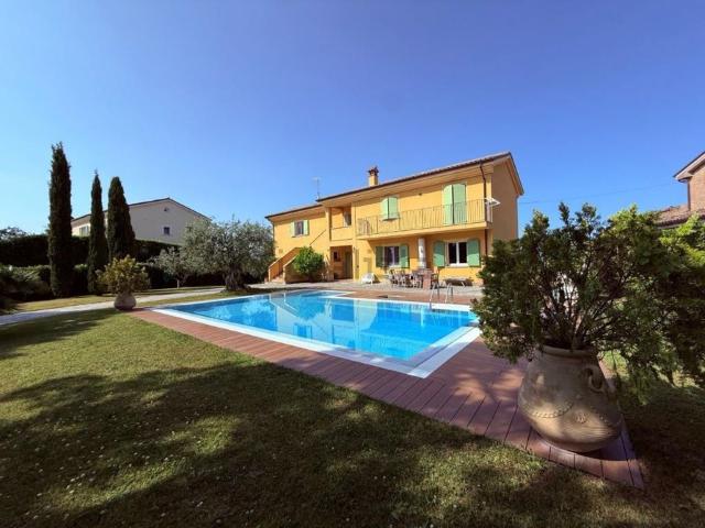 Case e ville in vendita di 506 m² in Contrada Castelletta