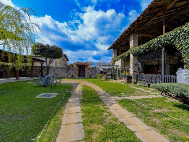Case e ville in vendita di 507 m² in Via San Martino, 8