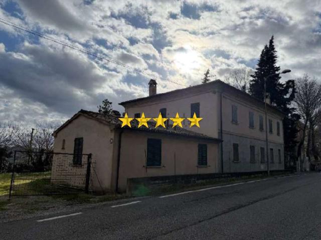 Case e ville in vendita di 507 m² in Strada Borgo