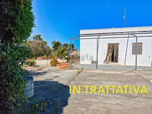 Case e ville in vendita di 50 m² in Via dei Garofani, 34