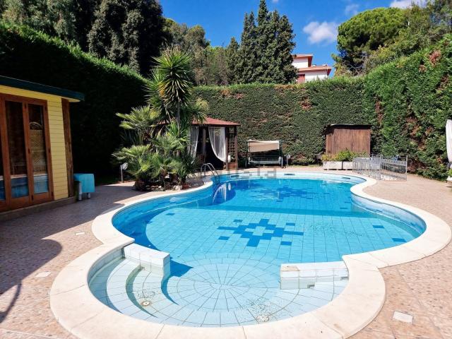 Case e ville in vendita di 510 m²