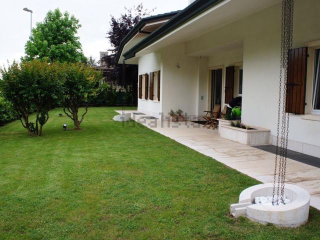 Case e ville in vendita di 510 m² in Via B.Biasioli