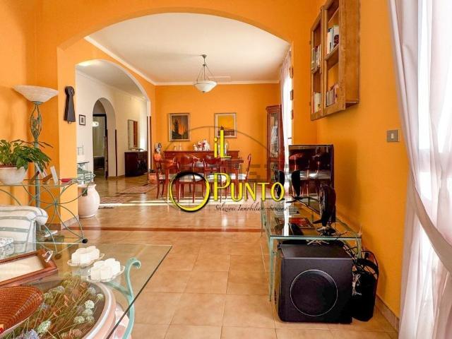 Case e ville in vendita di 510 m² in Via G. D&apos Annunzio, 180