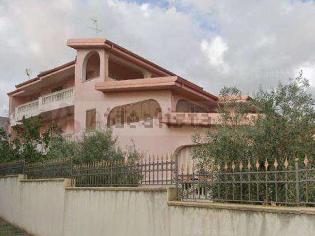 Case e ville in vendita di 510 m² in Via Giuseppe Garibaldi, 19