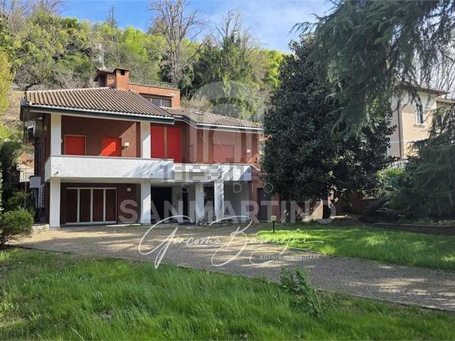 Case e ville in vendita di 510 m² in Via Francesco Crispi