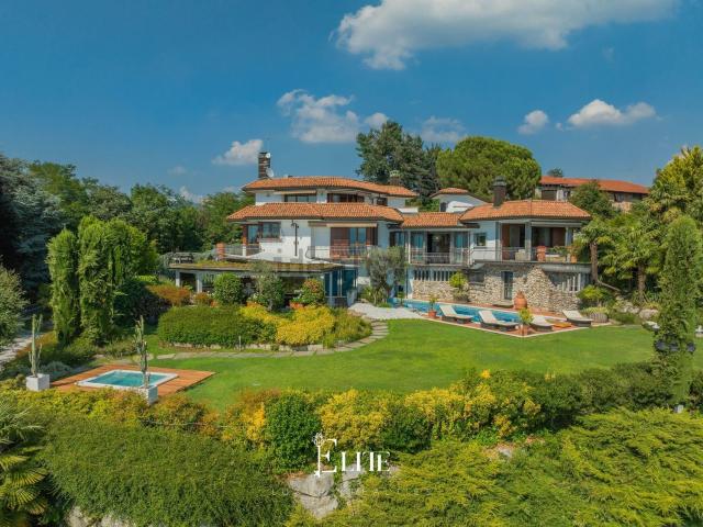 Case e ville in vendita di 510 m² in Via Monte Grappa, 15