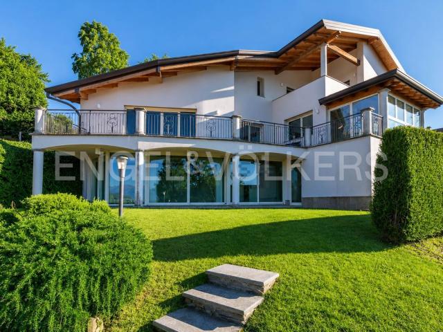 Case e ville in vendita di 510 m² in Via Per Cunardo