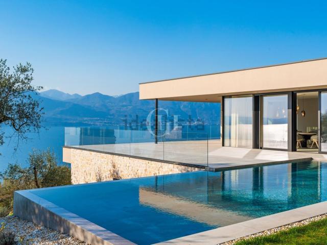 Case e ville in vendita di 513 m² in Via Gioacchino Rossini
