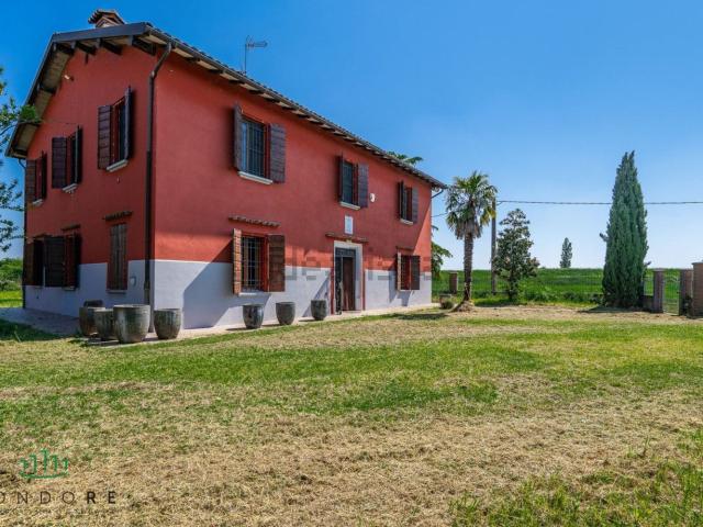 Case e ville in vendita di 515 m² in Via dei Cacciatori, 4460
