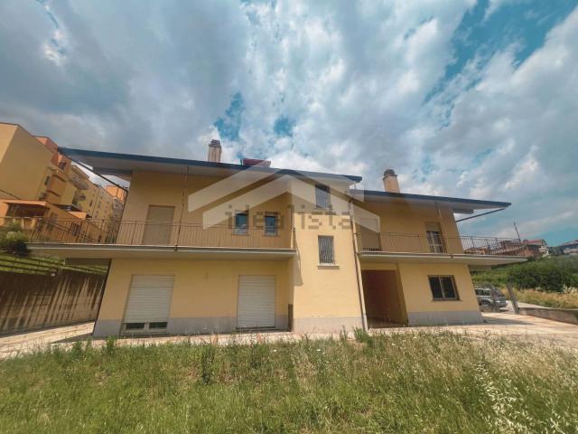 Case e ville in vendita di 515 m² in Contrada Colle dell&apos Orso