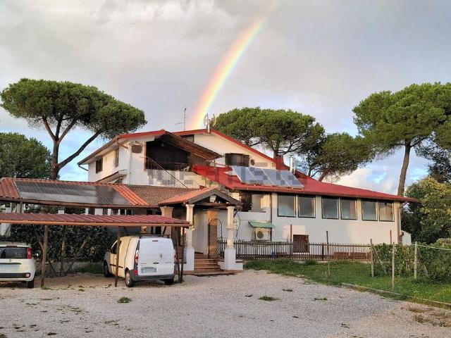Case e ville in vendita di 516 m² in Via 1 Stradone Muti, 73
