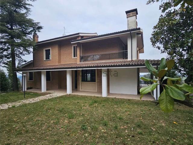 Case e ville in vendita di 516 m² in Strada del Molino Mosca, 15
