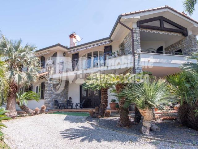 Case e ville in vendita di 518 m² in Via Rivaira, 7