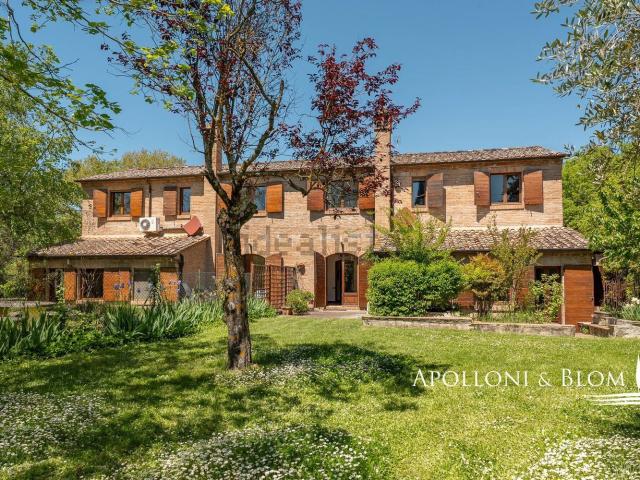 Case e ville in vendita di 519 m² in Strada per Chianciano, 12