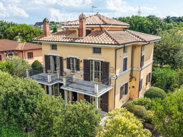 Case e ville in vendita di 520 m² in Via Cristoforo Colombo