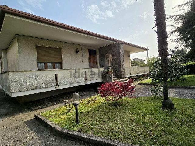 Case e ville in vendita di 520 m² in Via Amorosi, 33