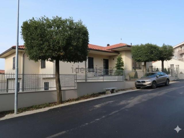 Case e ville in vendita di 520 m² in Via Guglielmo Marconi