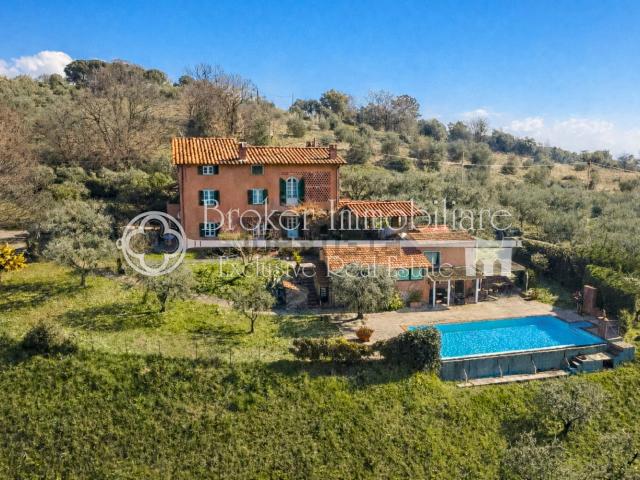 Case e ville in vendita di 520 m² in Via del Colle
