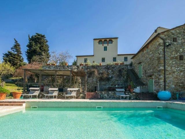 Case e ville in vendita di 520 m² in Via della Rocca