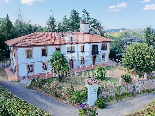 Case e ville in vendita di 520 m² in Via Fratelli Cervi, 43