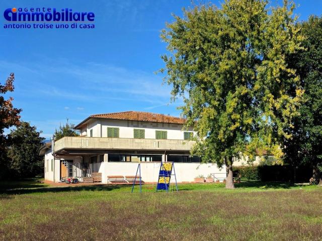 Case e ville in vendita di 520 m² in Via Provinciale di Montalbano, 8