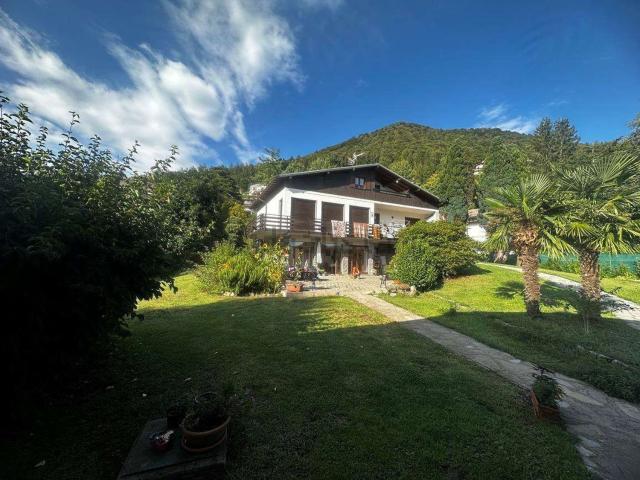 Case e ville in vendita di 520 m² in Via Tenente Rigamonti, 32