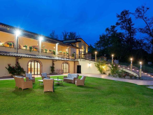Case e ville in vendita di 520 m² in Località Vespignano, 169