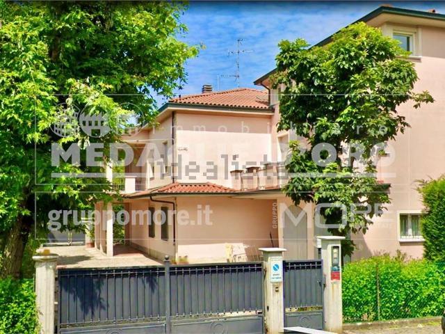Case e ville in vendita di 520 m² in Strada Nazionale per Carpi Nord, 1556