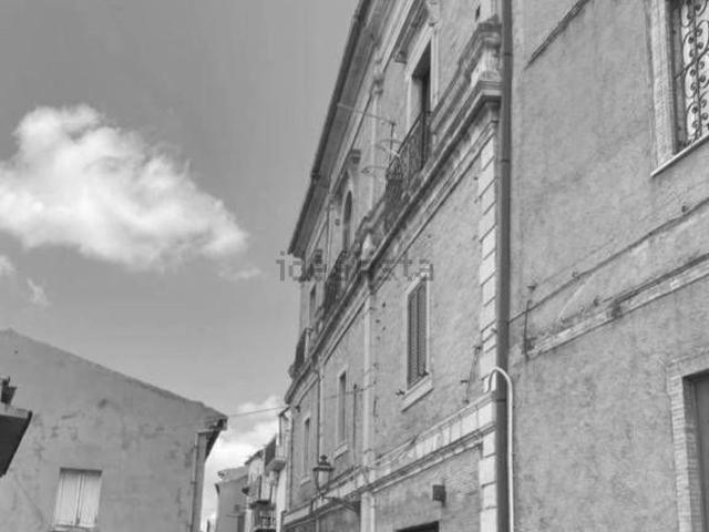 Case e ville in vendita di 522 m² in Via Borgo, 8