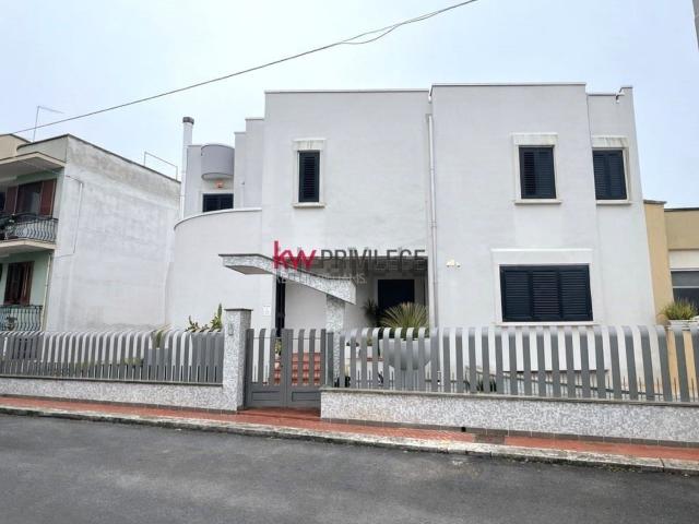 Case e ville in vendita di 522 m² in Via Torneo dei Rioni, 41