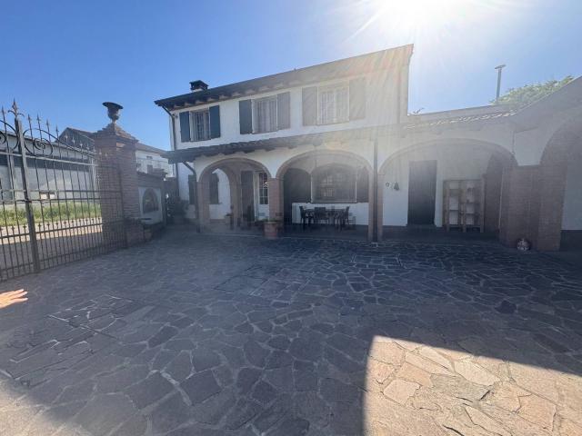 Case e ville in vendita di 523 m² in Via Alessandro Volta
