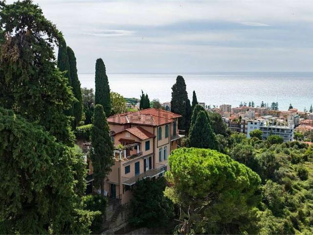 Case e ville in vendita di 523 m² in Via dei Colli, 103