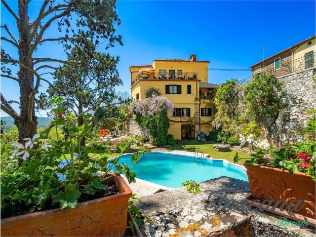 Case e ville in vendita di 523 m² in Via Italia, 43
